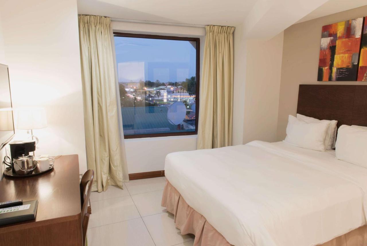 Ramada By Wyndham Princess Παραμαρίμπο Εξωτερικό φωτογραφία